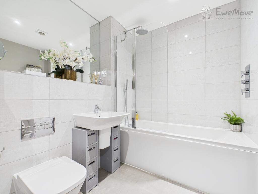 CAM03640G0-PR0067-STILL008