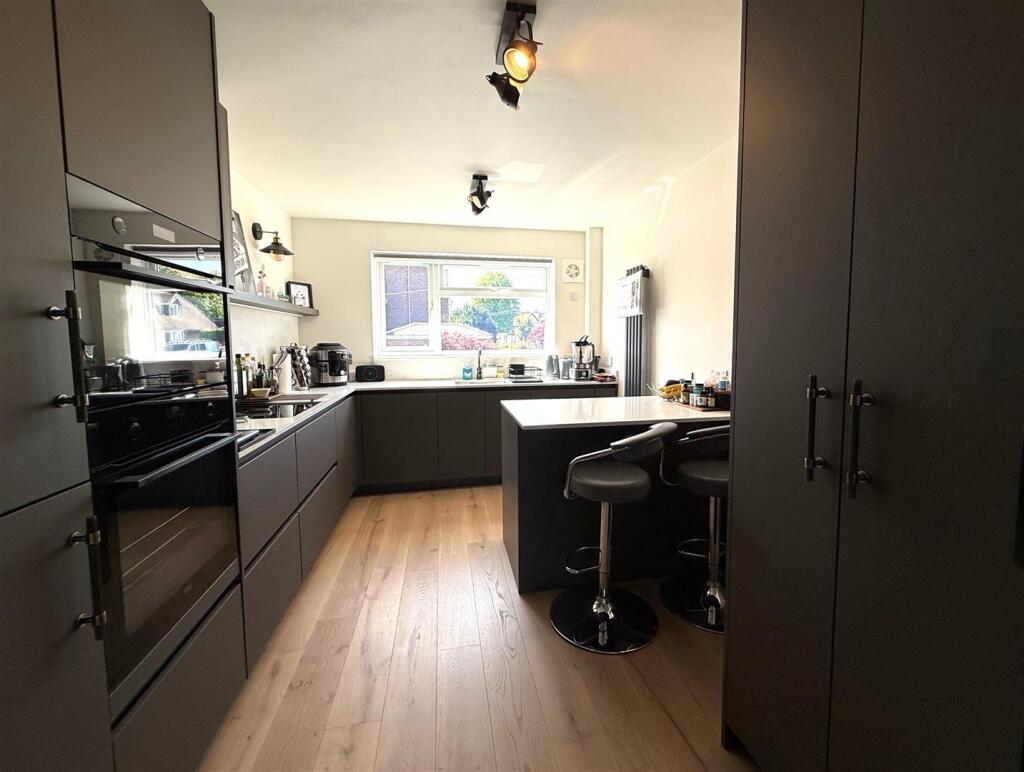 kitchen 2.jpg