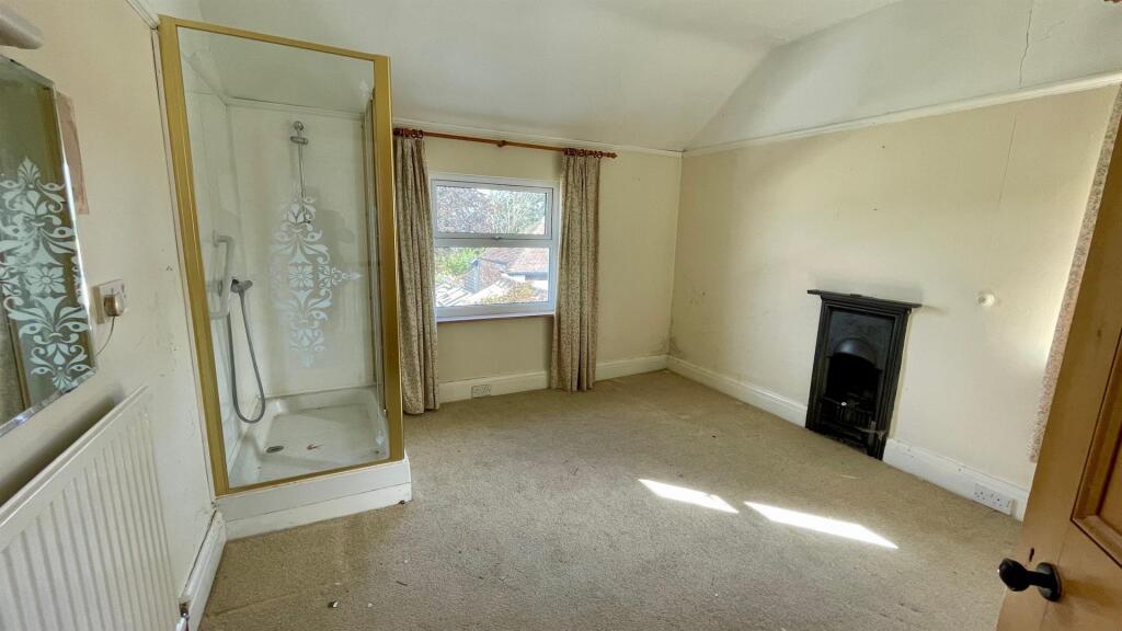 DOUBLE ASPECT BEDROOM 3