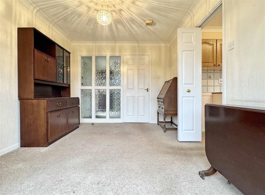 Dining Room (b).jpg
