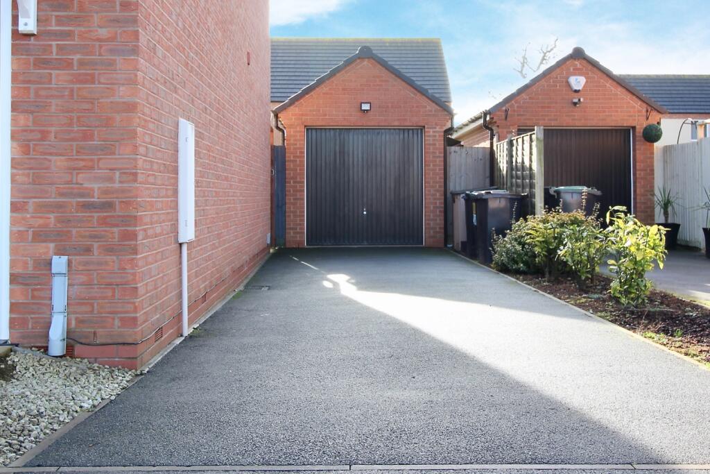 Single Garage and Parking for 3-4 Vehicles