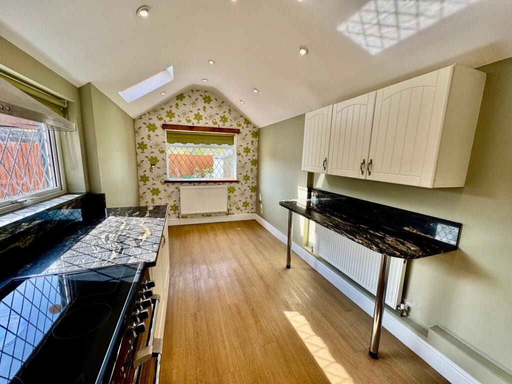 Kitchen &amp; Breakfast area