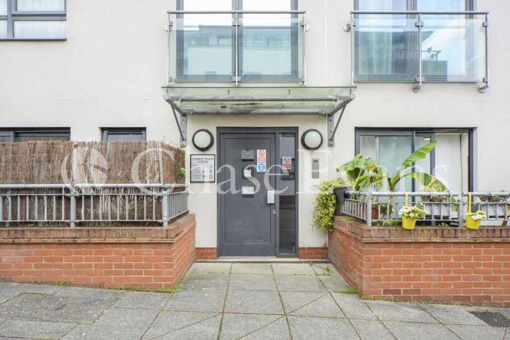 Cherrywood Lodge, Bi