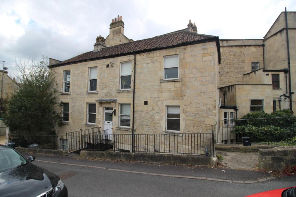 Upper East Hayes, Walcot