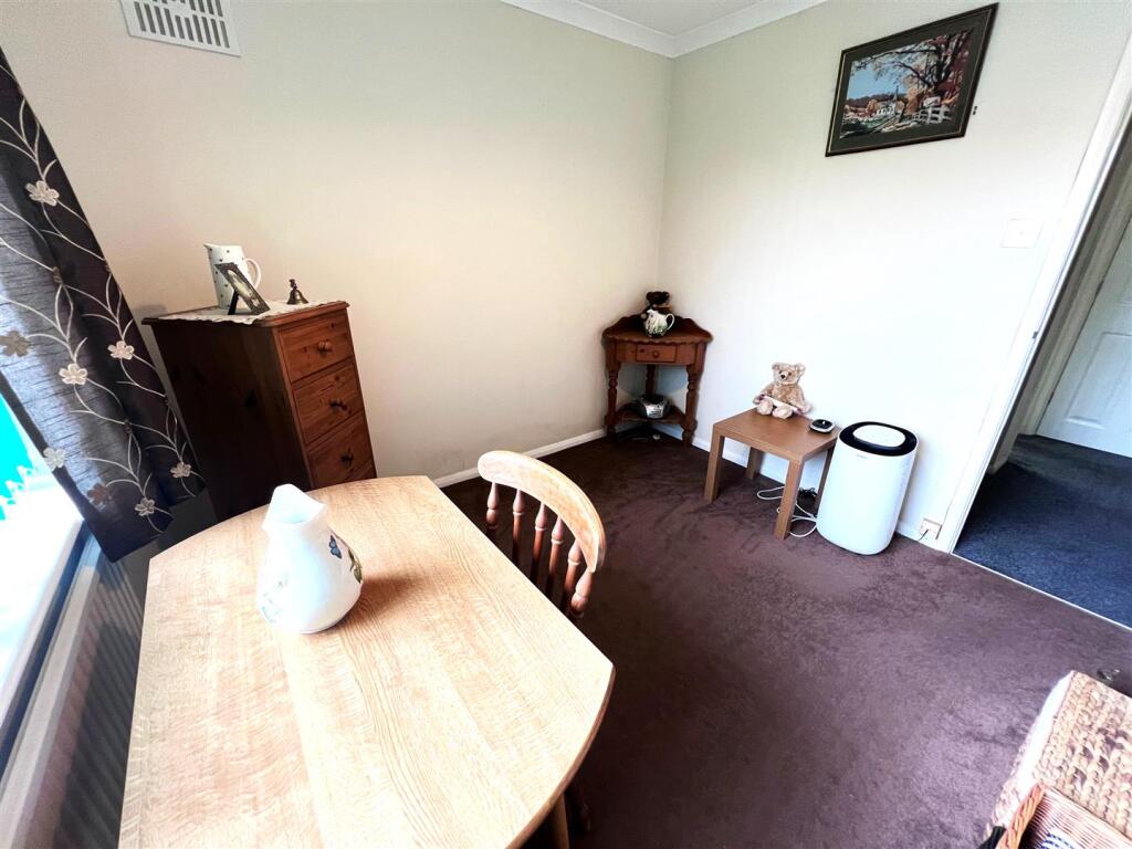 Dining room 1.jpg