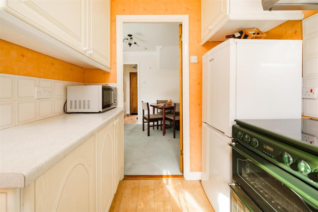 2 Cormorant Close Kitchen 1.jpeg