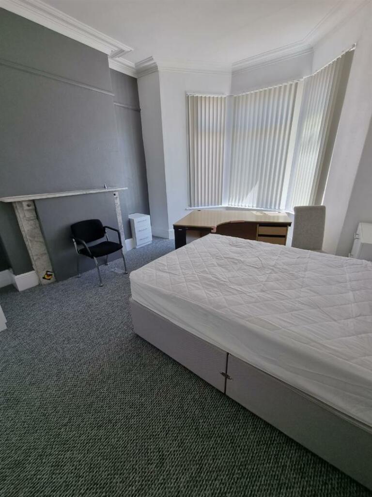front bedroom.jpg