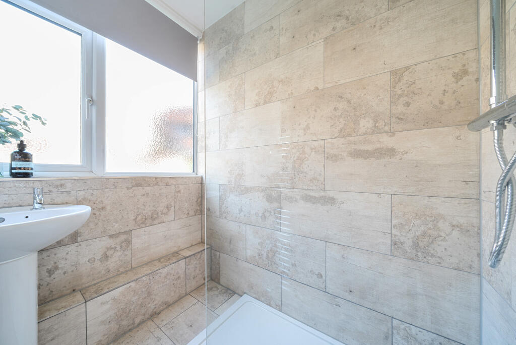 21-682352a4605cb-...