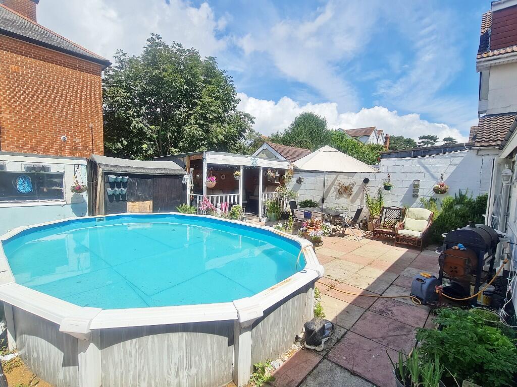 Garden &amp; Pool