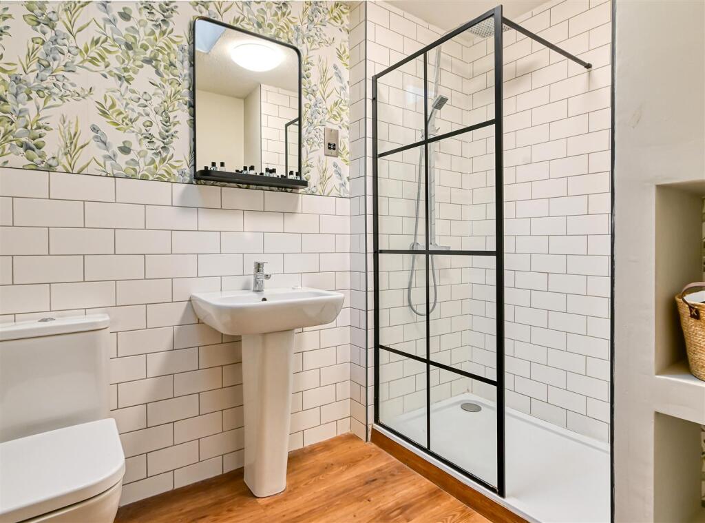 18 The Wharfage-1.jpg