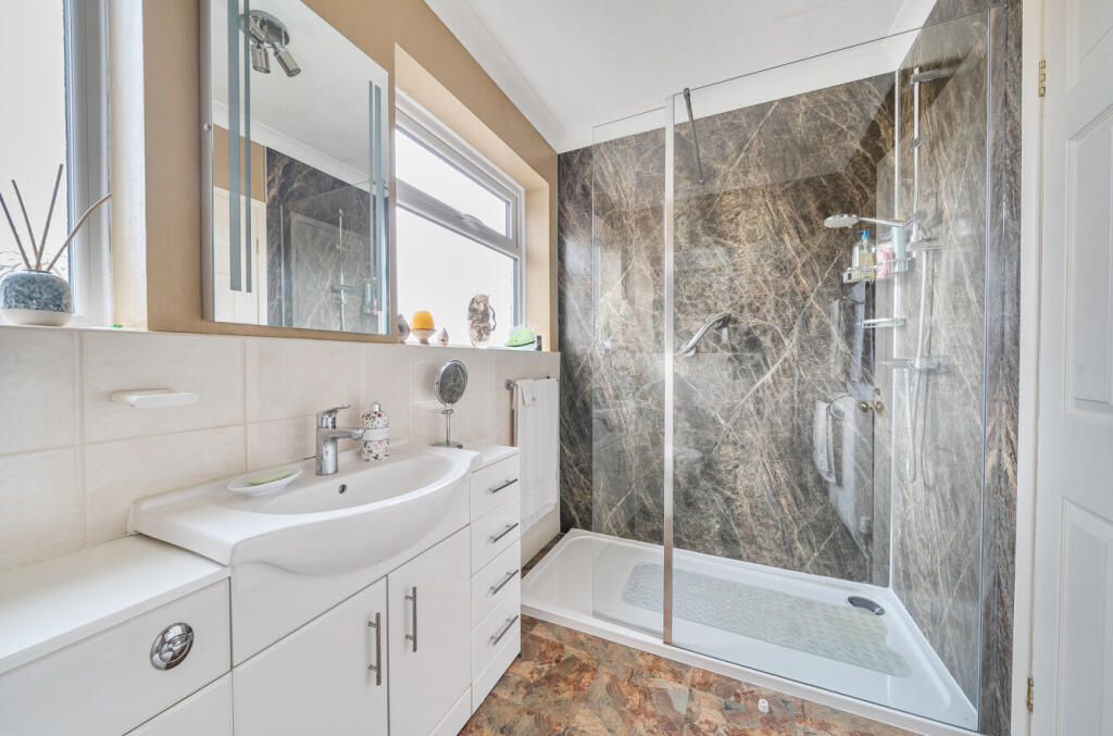 1375198-16-690393...