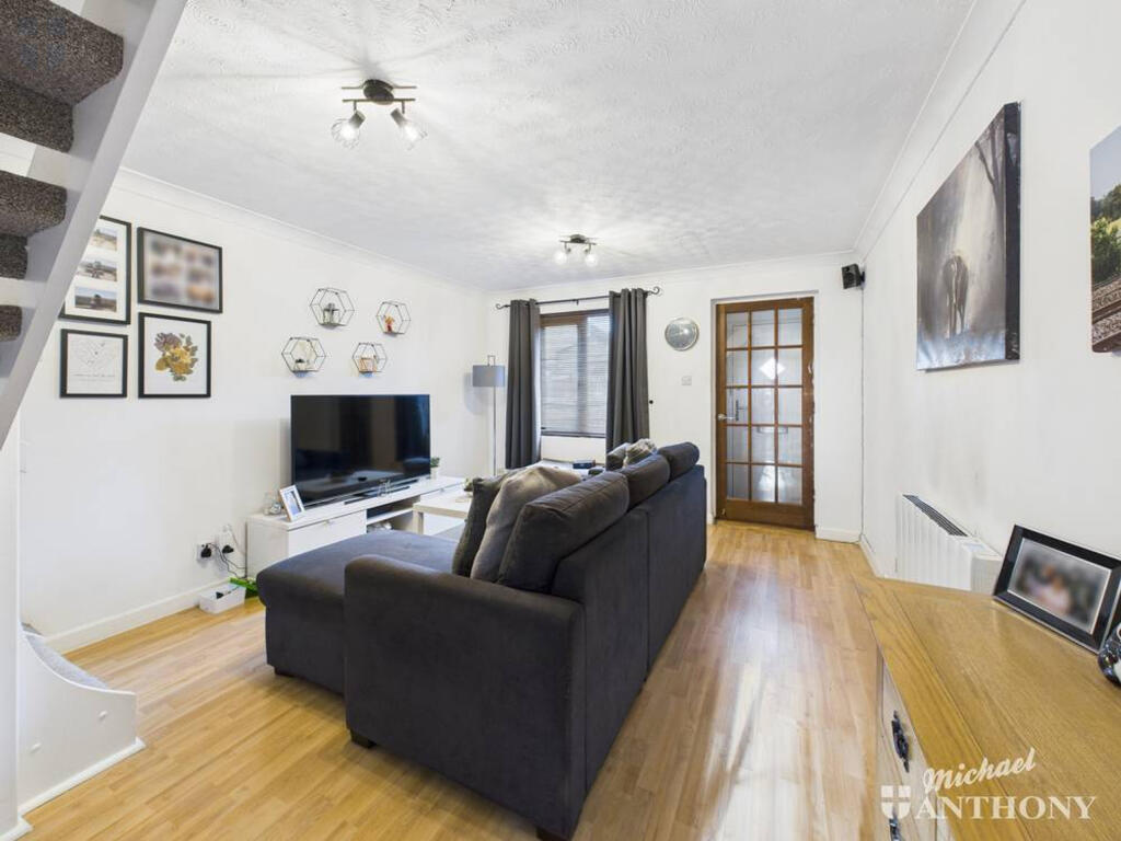 CAM03852G0-PR0475-STILL009-thumbnail-h750-70