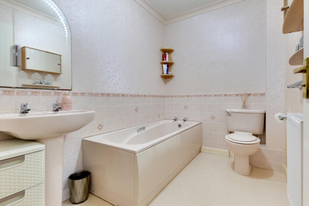 Main Bathrom