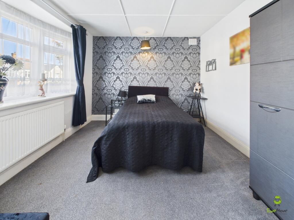 Presented by Clinton at EweMove Bexleyheath and Da