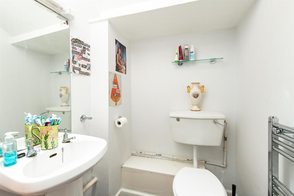 Toilet.jpg