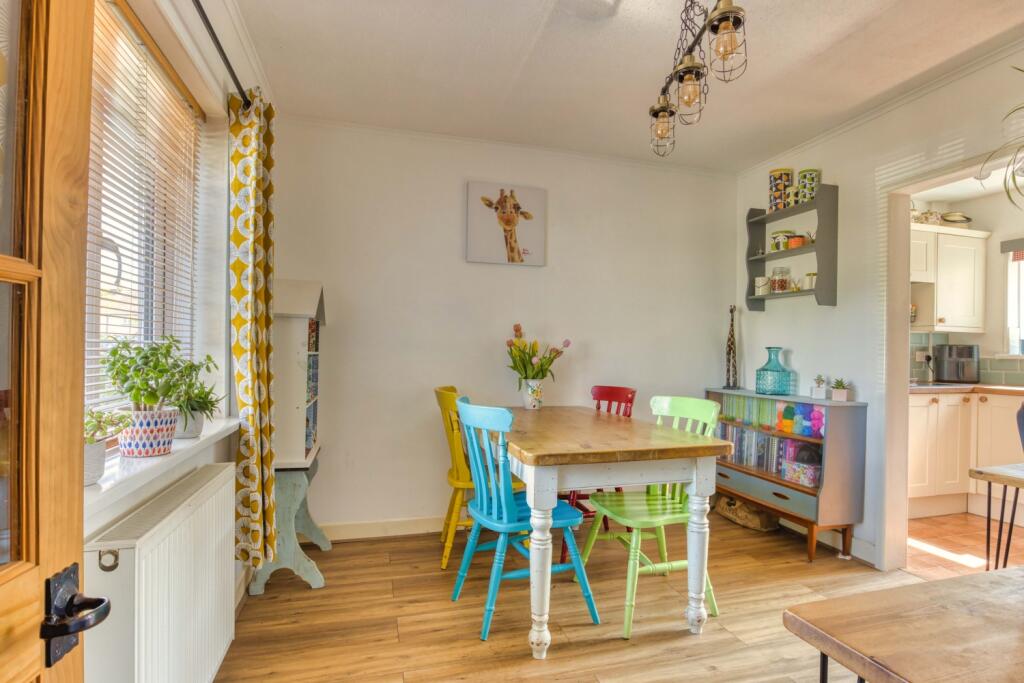 Ewemove Taunton - Elms Estate (3)