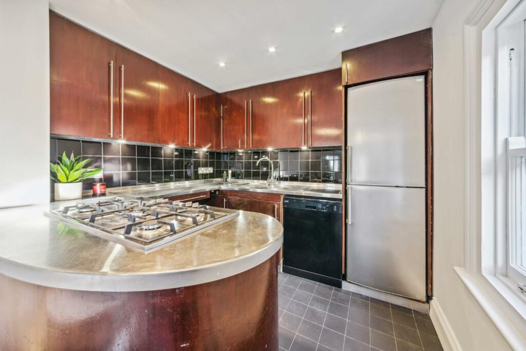 Kitchen (2).jpg