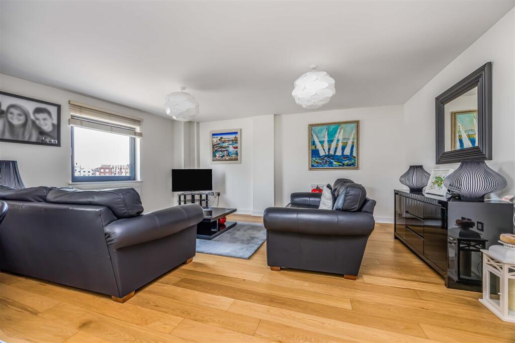 16 Seagers Court, Old Portsmouth-Small-PorticoMark