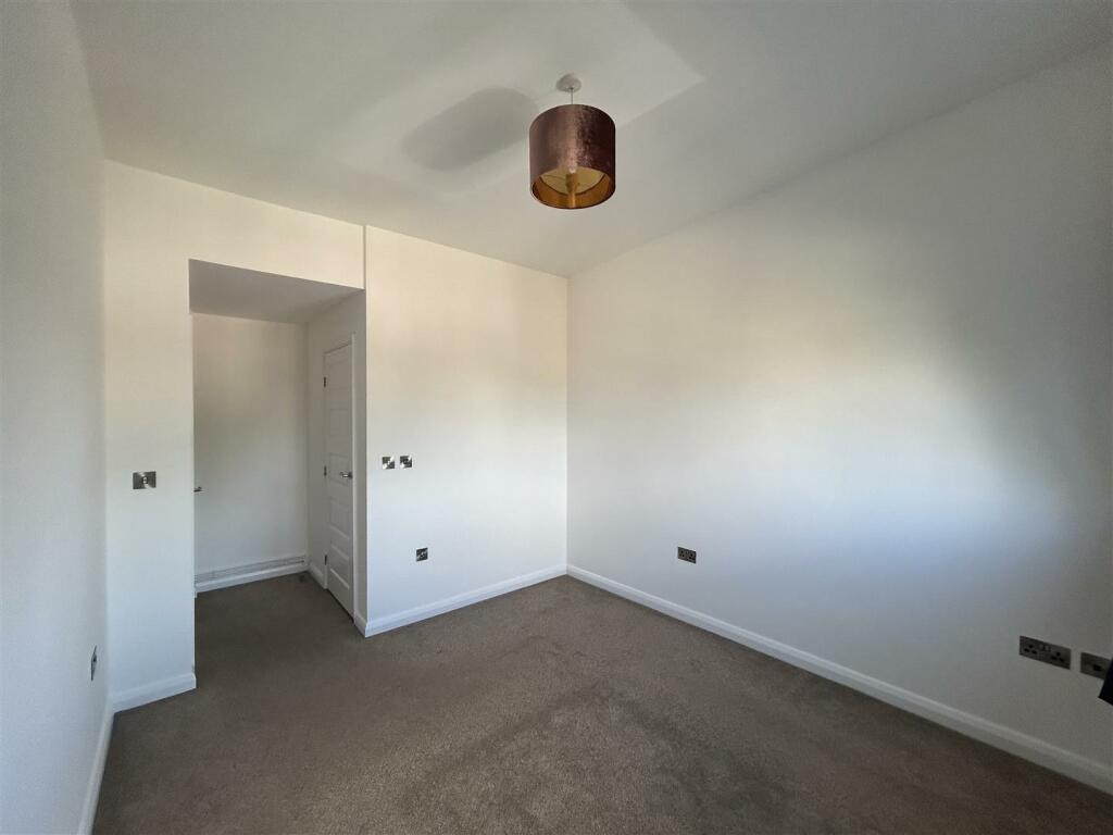BEDROOM 1: