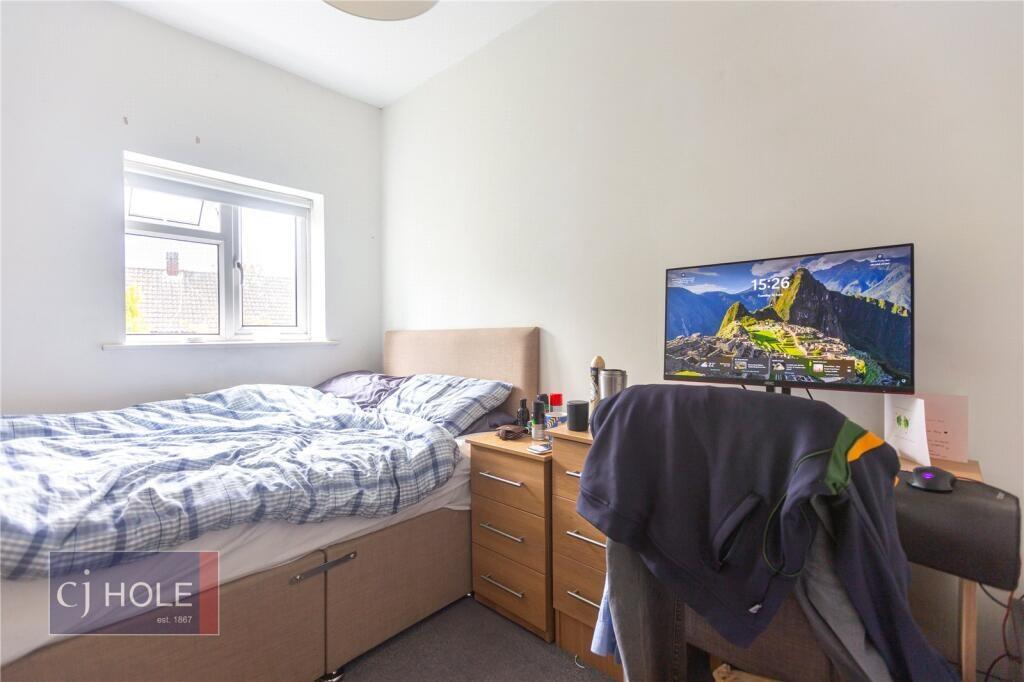 A cozy bedroom featuring a comfortable double b...