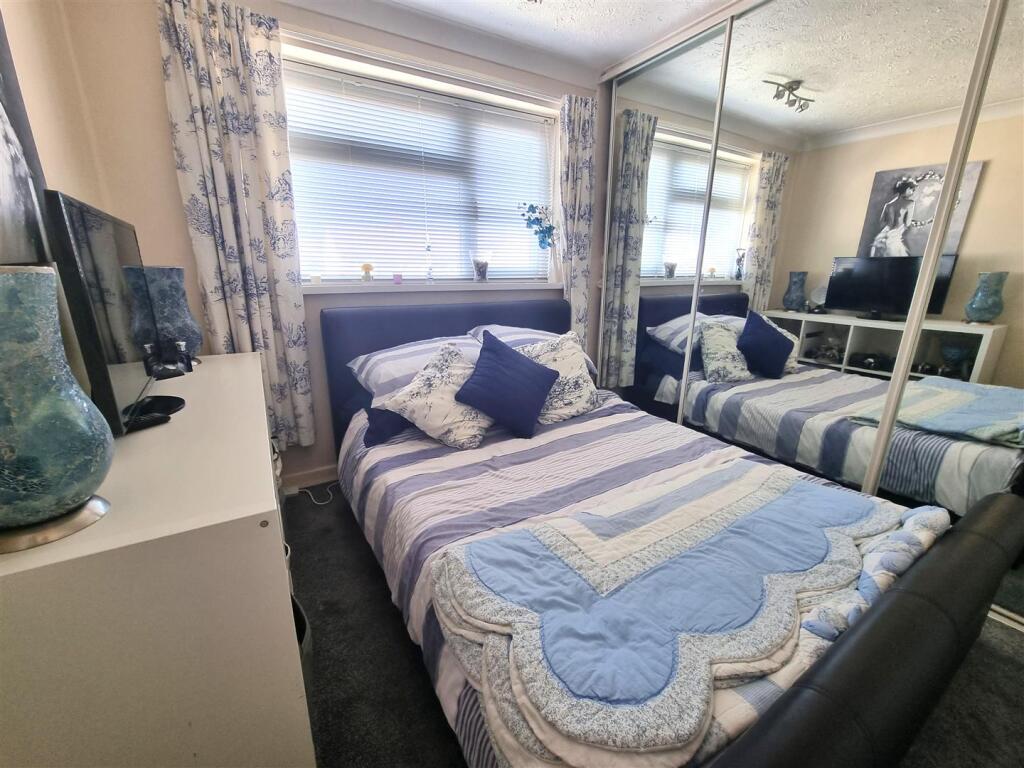 Bed 1.jpg