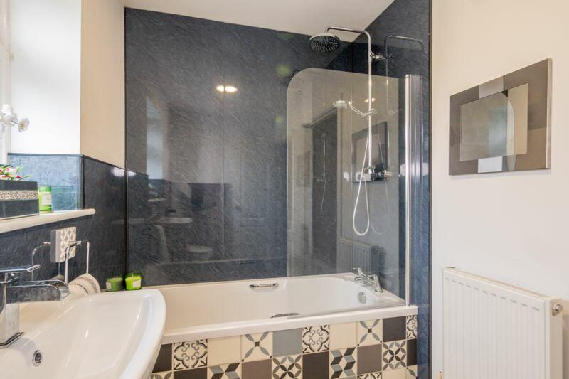 Bed 2 en-suite