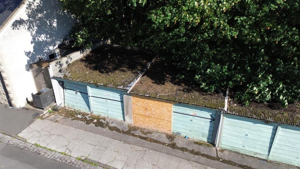 Garage 9 - 4 - Kensington Road