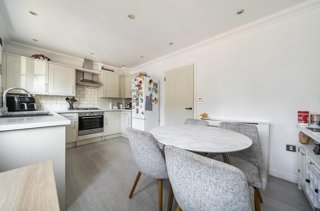 1342993-15-68a836...