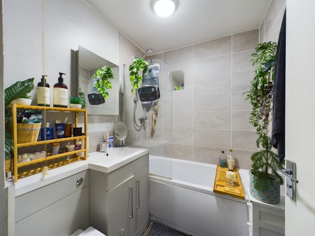 CAM01740G0-PR0253-STILL011