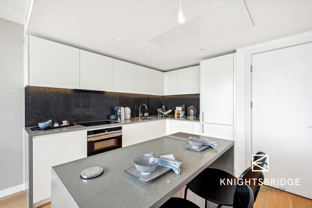 55-14 40 Landmark Square (17).jpg