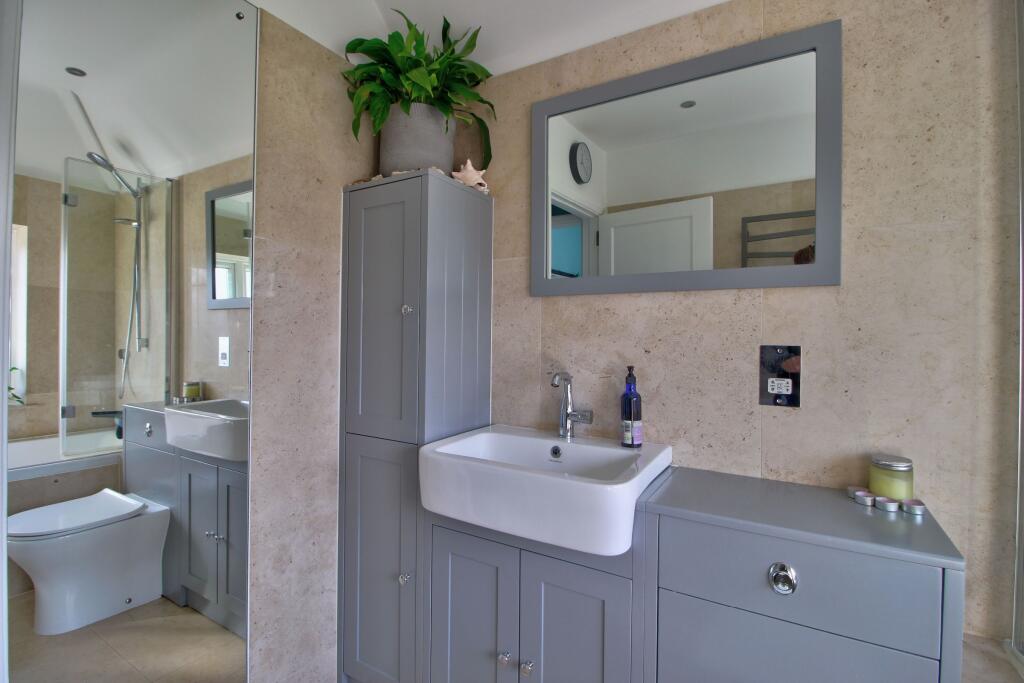 Under floor heating in family bathroom