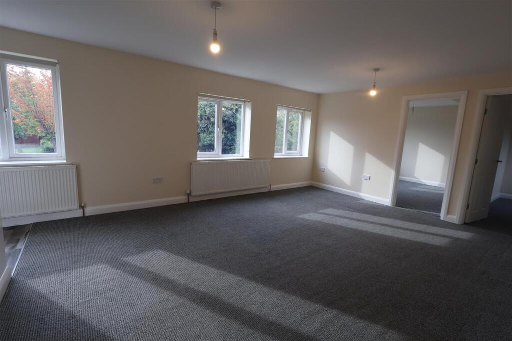 38a kineton living room.JPG