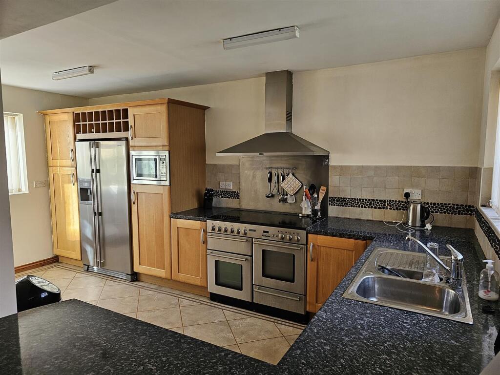 KITCHEN NEW.jpg