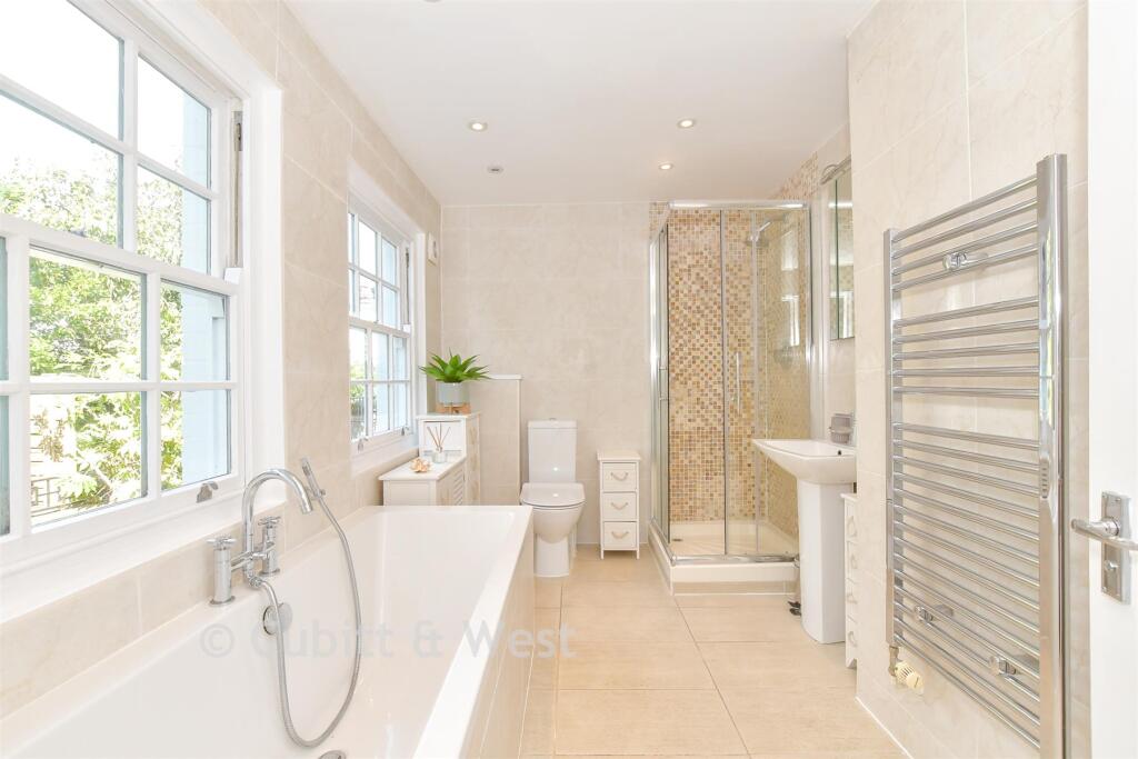 En-Suite Bathroom