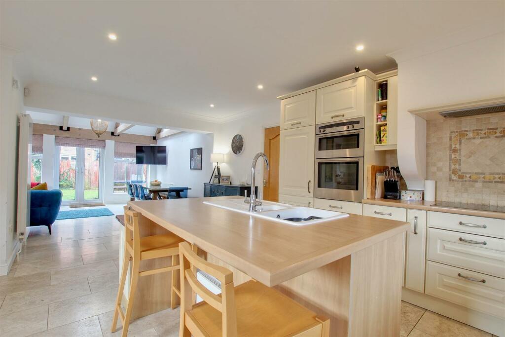 BREAKFAST KITCHEN