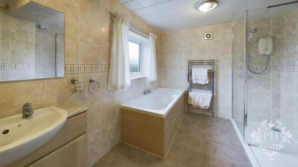 Bath/Shower Room