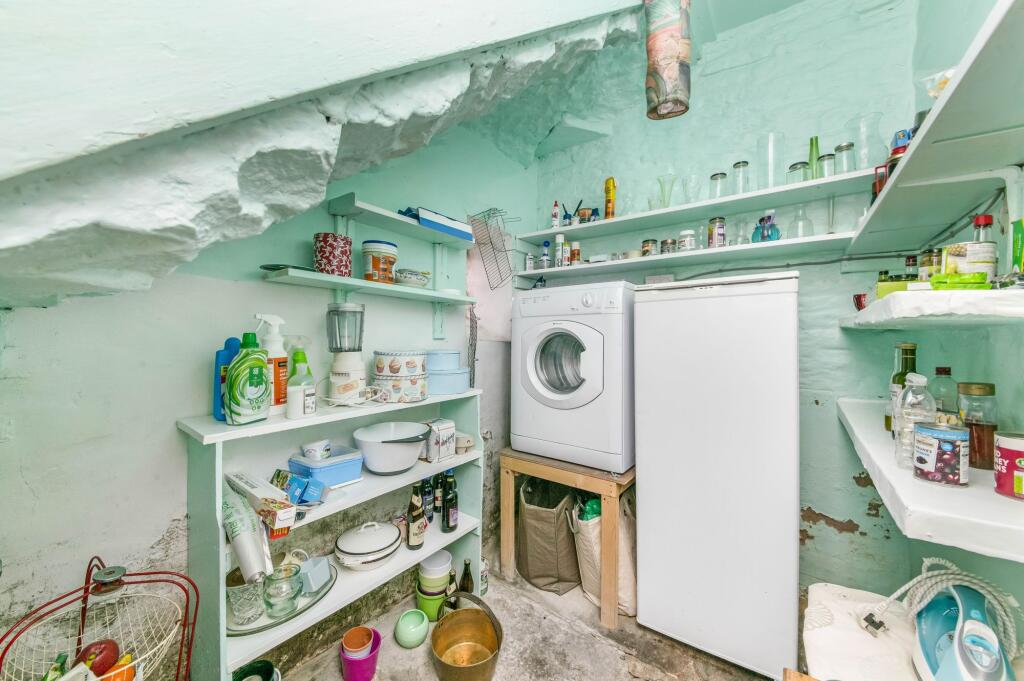 PANTRY / UTILITY ROOM