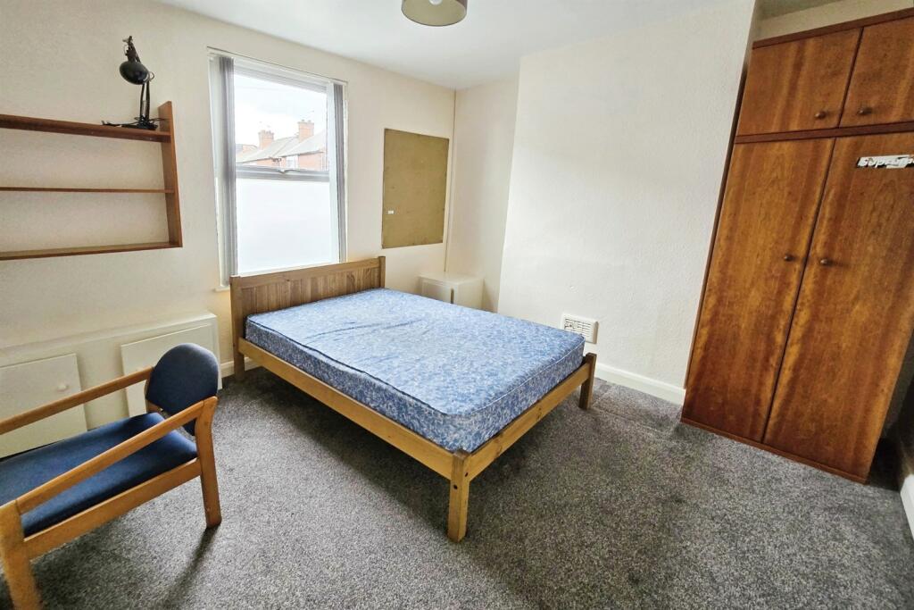 Reception/Bedroom 3
