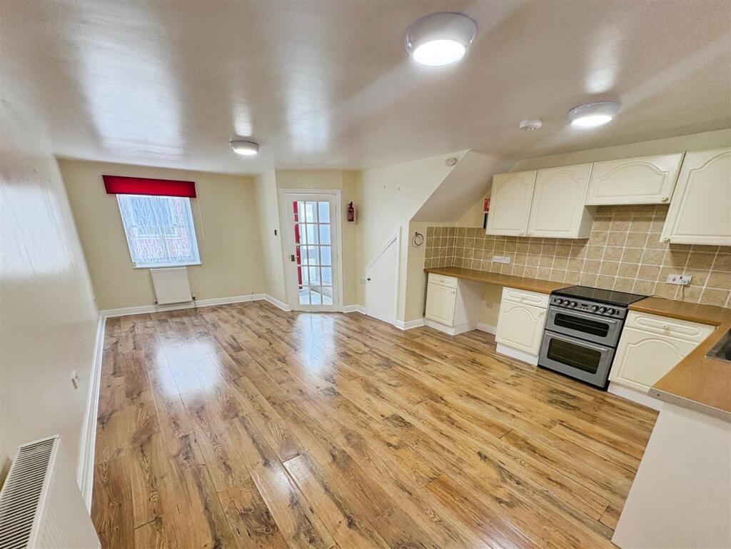 Living room 1.jpg