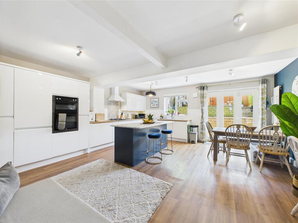 Open Plan Kitchen / Family Room