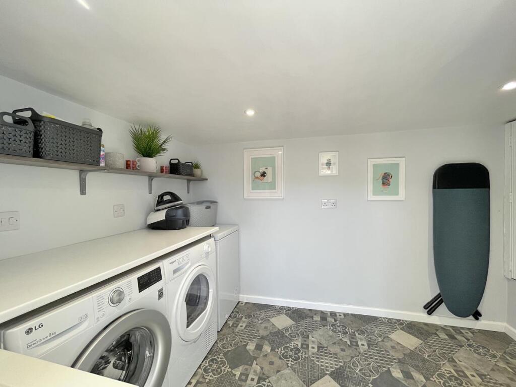 Ashford Crescent 10 - Utility.jpg