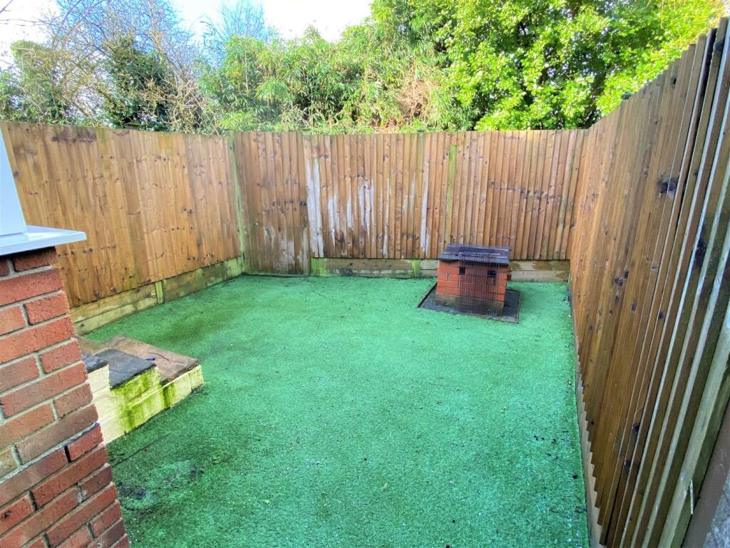 96 Trelawney Parc Garden