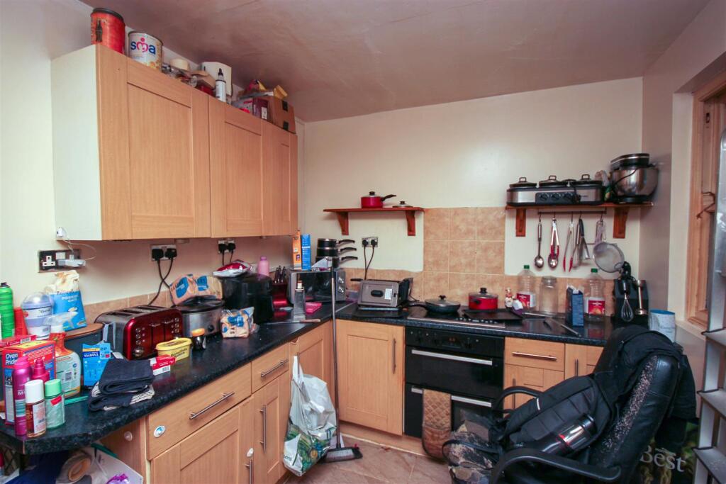 kitchen 1..jpg