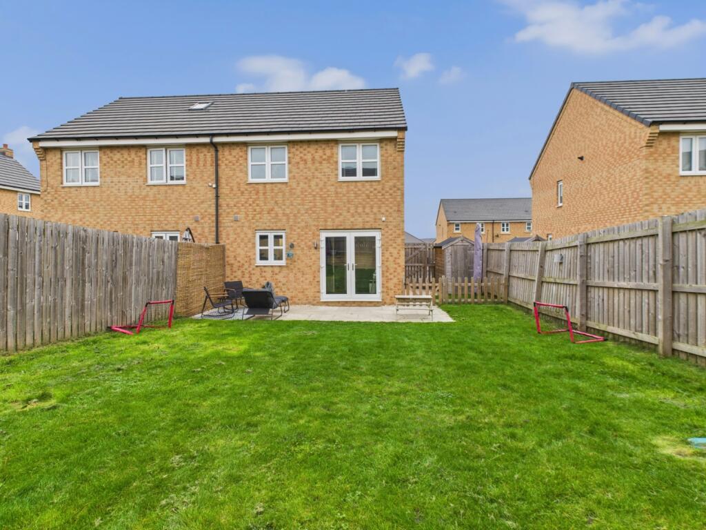 CAM04233G0-PR0034-STILL025