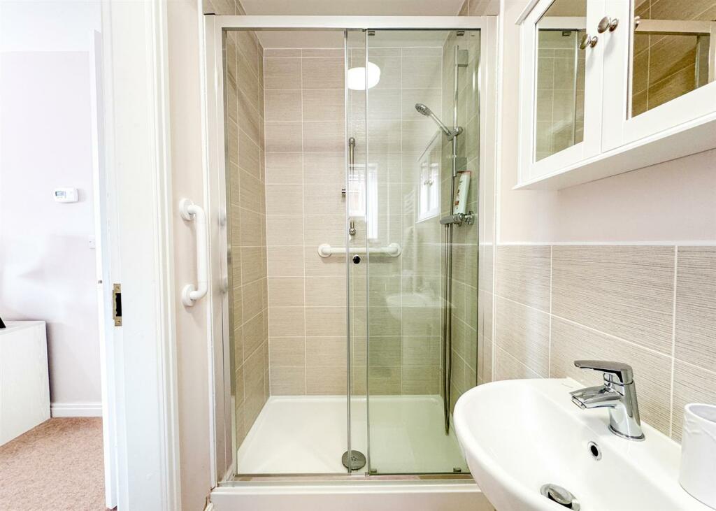 MASTER ENSUITE