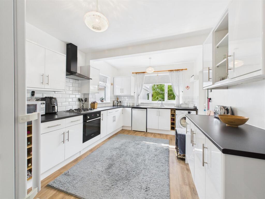 Kitchen:
