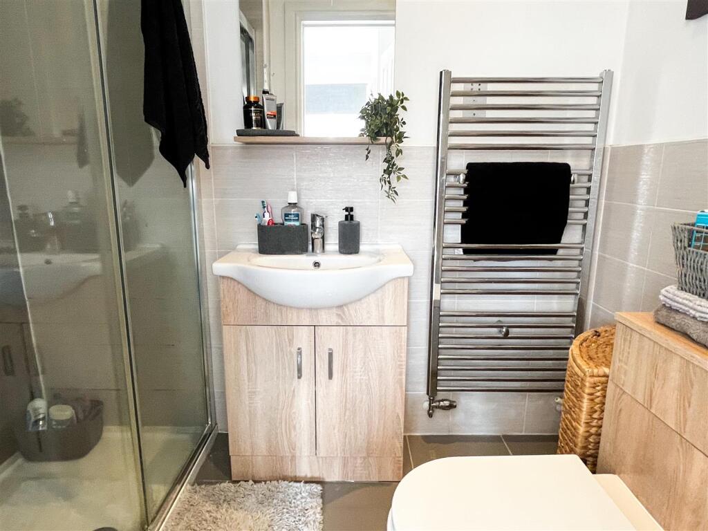 EN SUITE