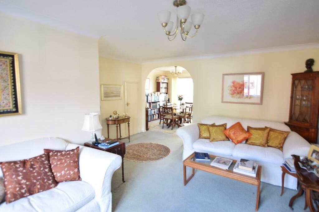 Lounge through diner