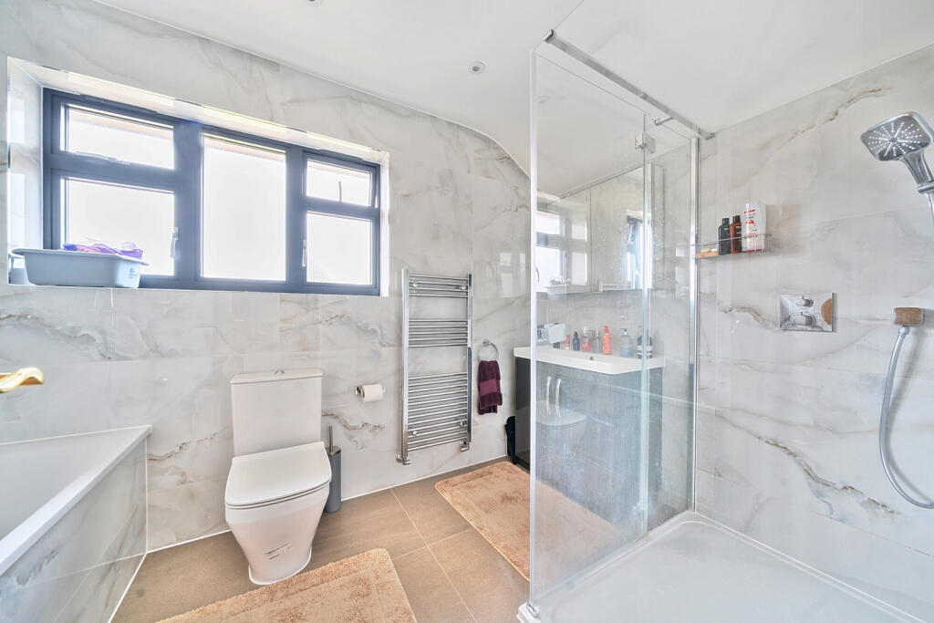 1295586-3-682611a...