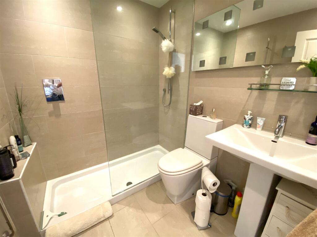 Shower Room.jpg